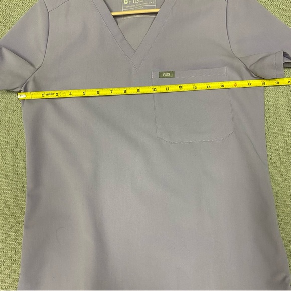 Figs Lavender 2 pc Scrub Set Technical Collection Size XS Top and Bottoms - Picture 14 of 16